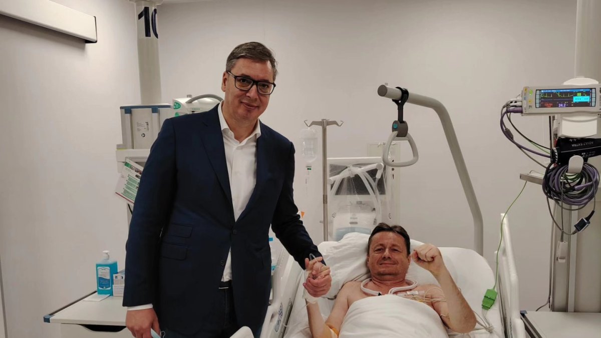 Za Glišićem vyrazil do nemocnice i prezident Vučić. 