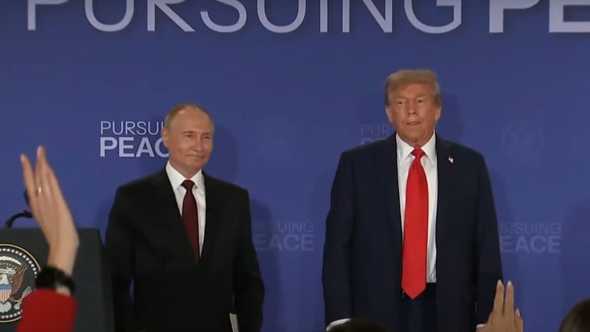Vladimir Putin a Donald Trump uspořádali po summitu na Aljašce tiskovou konferenci