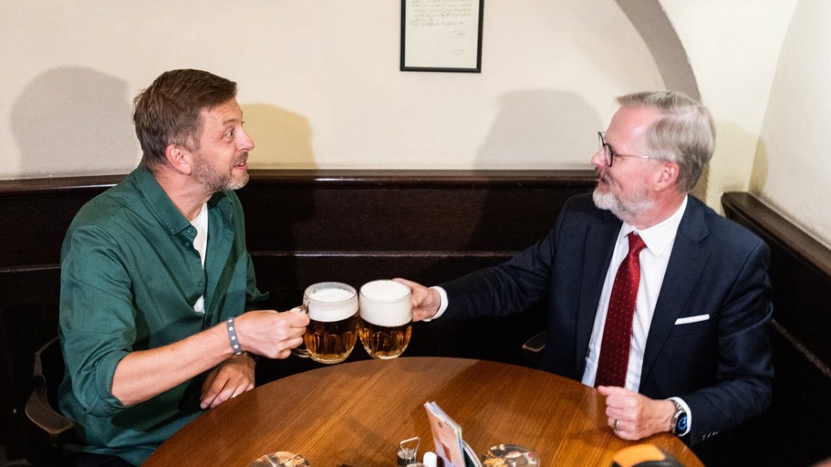 Vít Rakušan a Petr Fiala se setkali v Malostranské besedě v Praze. 