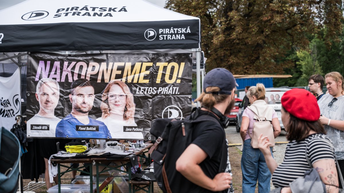 Piráti zahájili horkou fázi kampaně