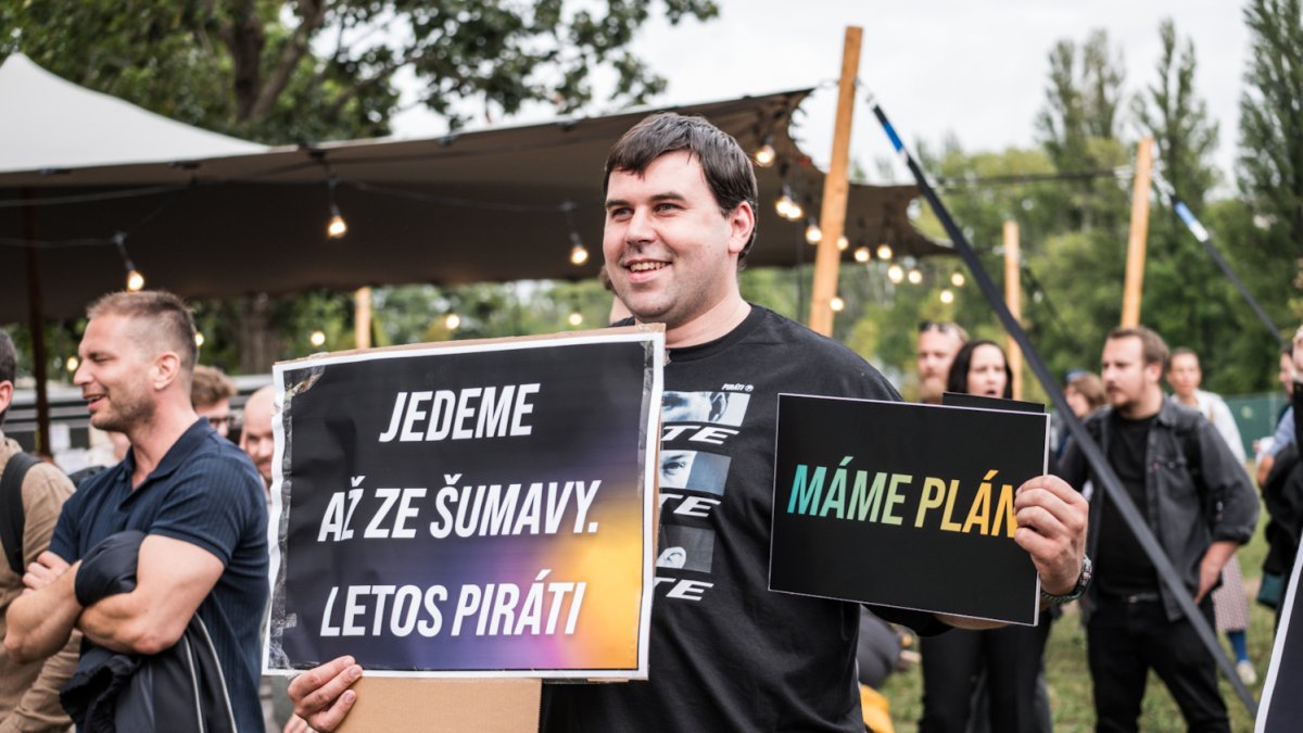 Piráti zahájili horkou fázi kampaně