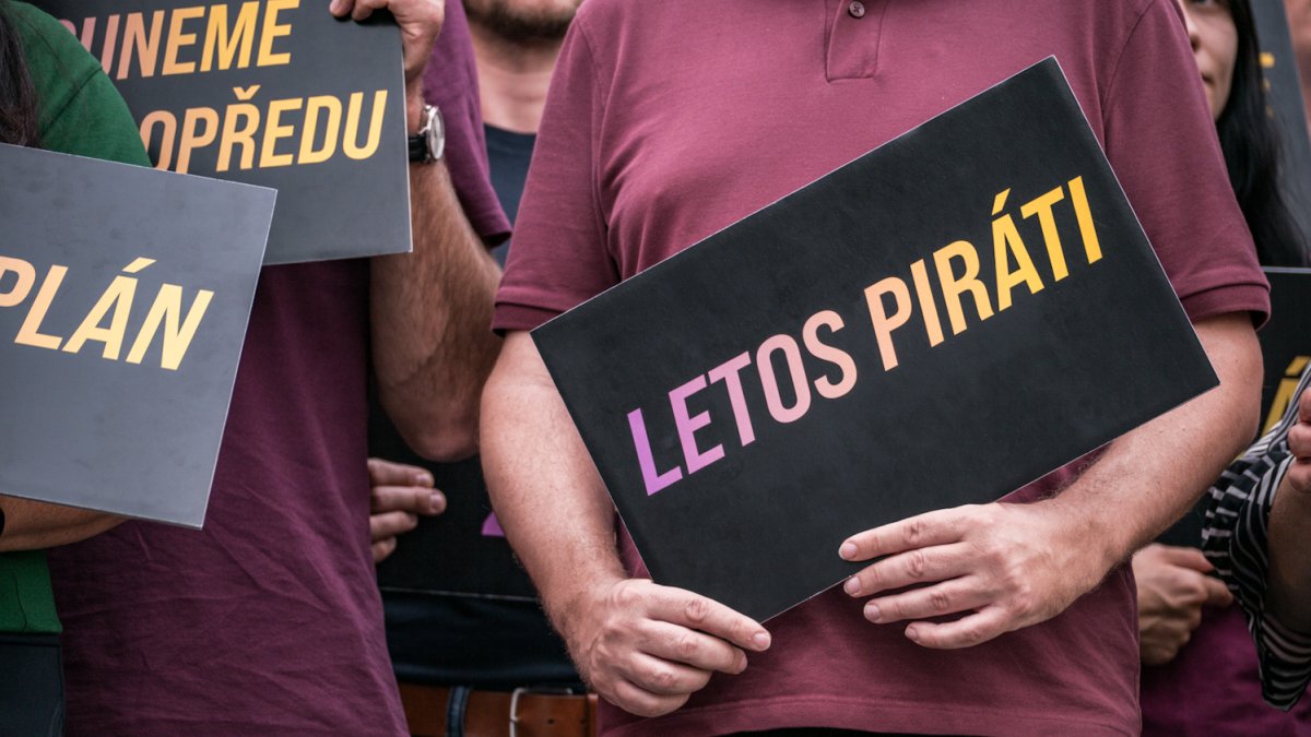 Piráti zahájili horkou fázi kampaně