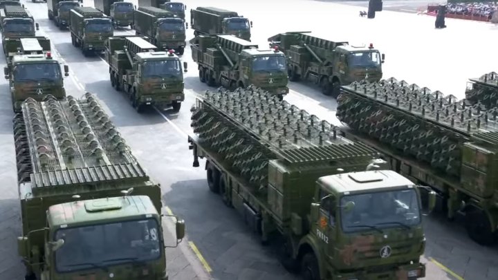 Vojenská přehlídka čínské armády