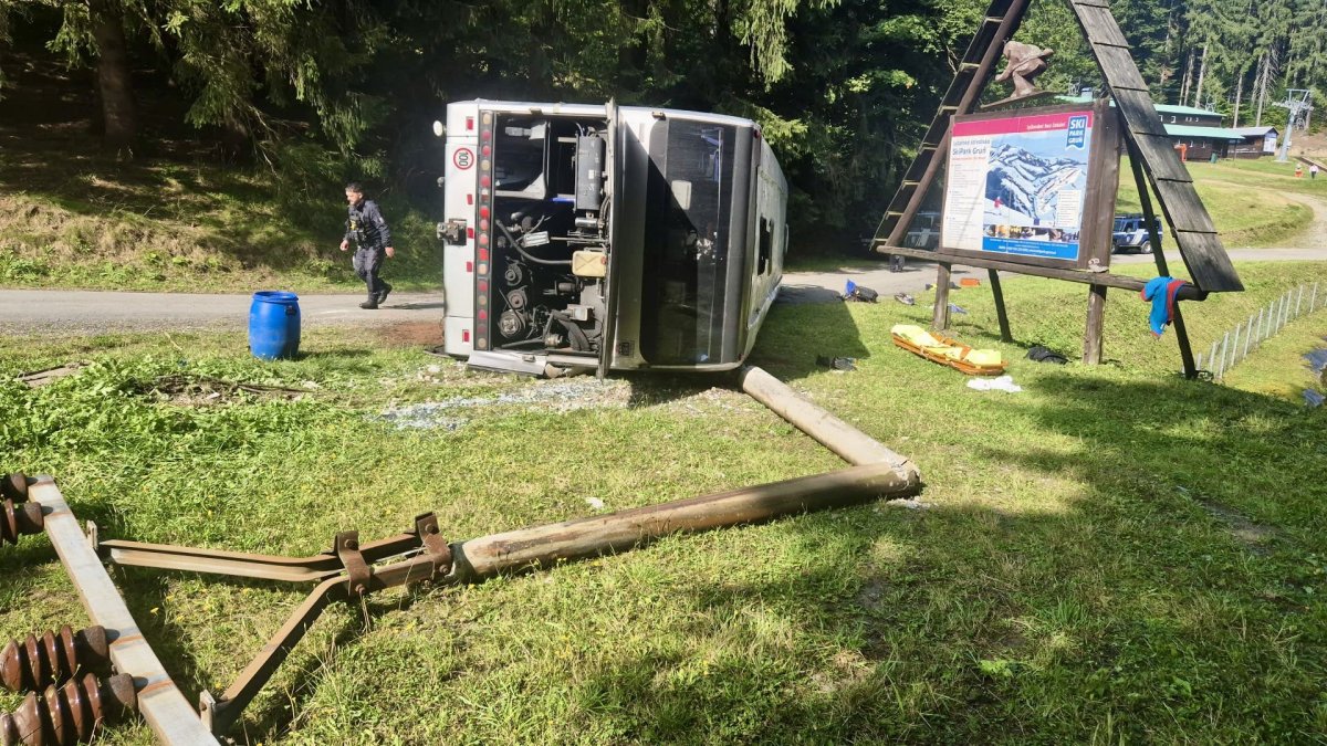Na Frýdecko-Místecku došlo k vážné nehodě autobusu. (8.9.2025)