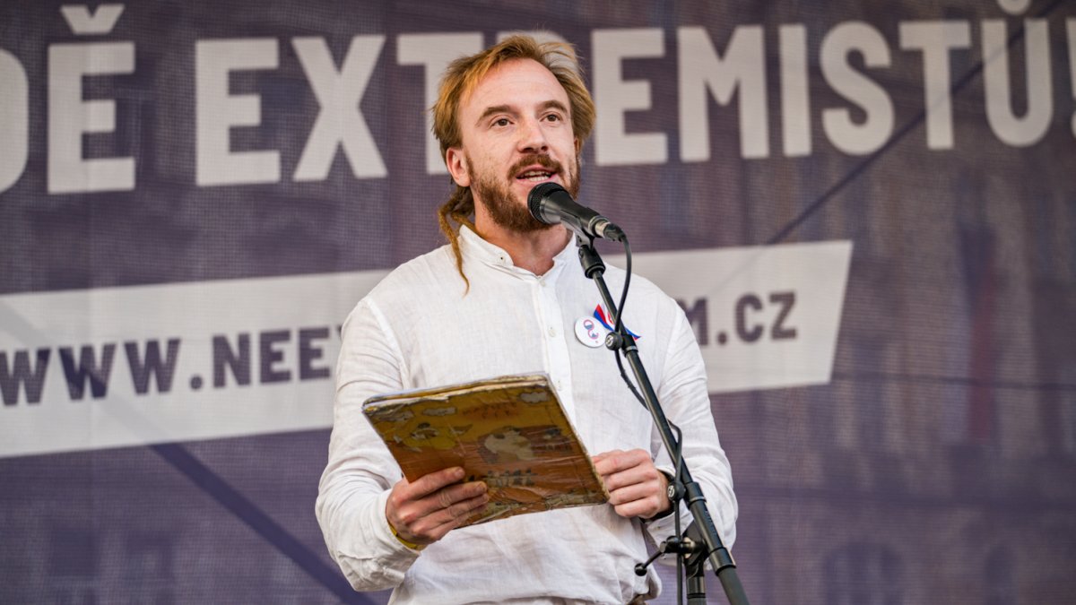 Na Staroměstském náměstí proběhla demonstrace Zabraňme vládě extremistů. (28.9.2025)