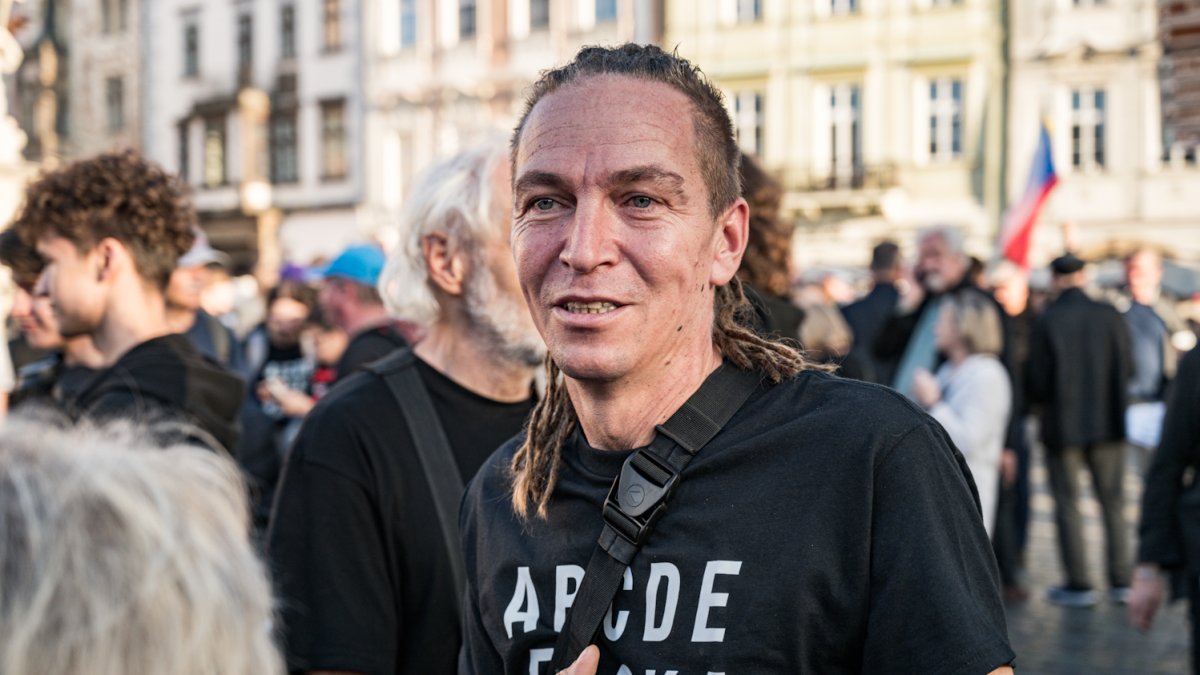 Na Staroměstském náměstí proběhla demonstrace Zabraňme vládě extremistů. (28.9.2025)