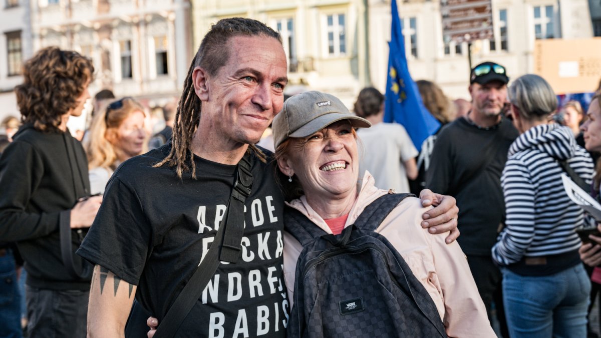 Na Staroměstském náměstí proběhla demonstrace Zabraňme vládě extremistů. (28.9.2025)