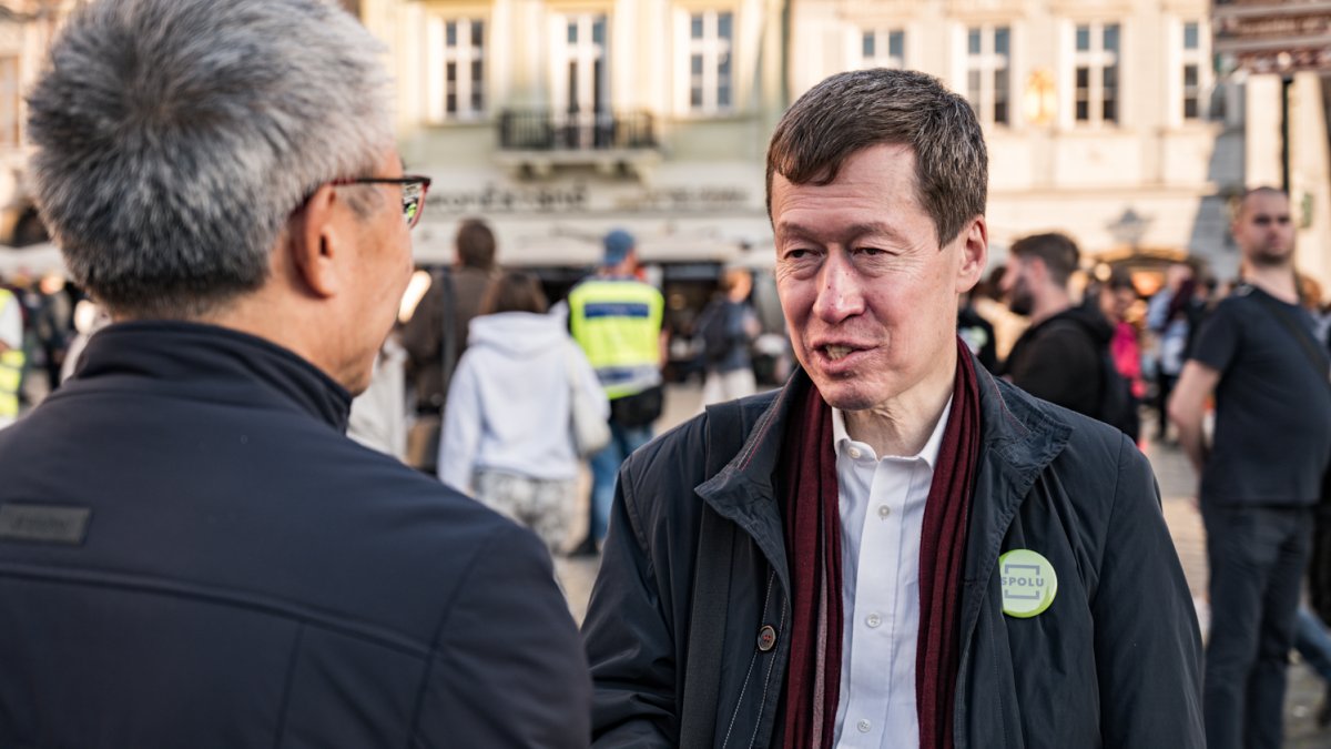 Na Staroměstském náměstí proběhla demonstrace Zabraňme vládě extremistů. (28.9.2025)