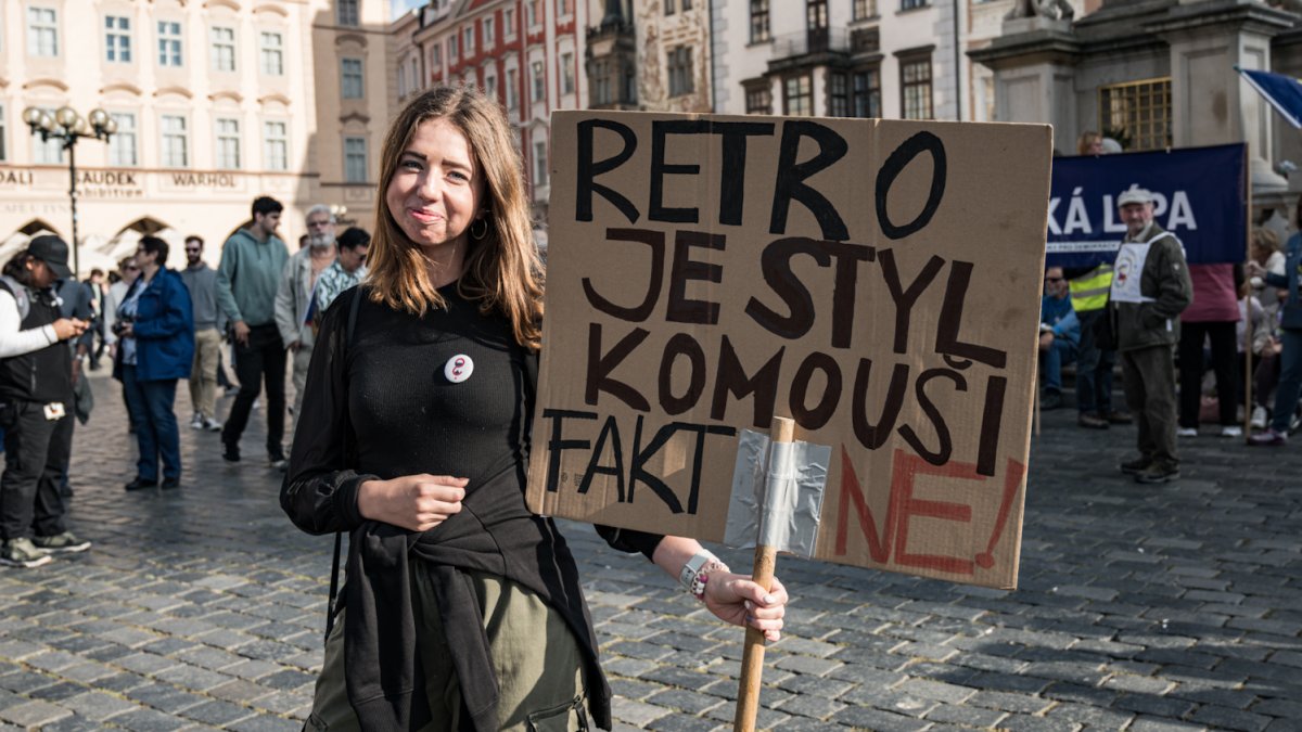 Na Staroměstském náměstí proběhla demonstrace Zabraňme vládě extremistů. (28.9.2025)