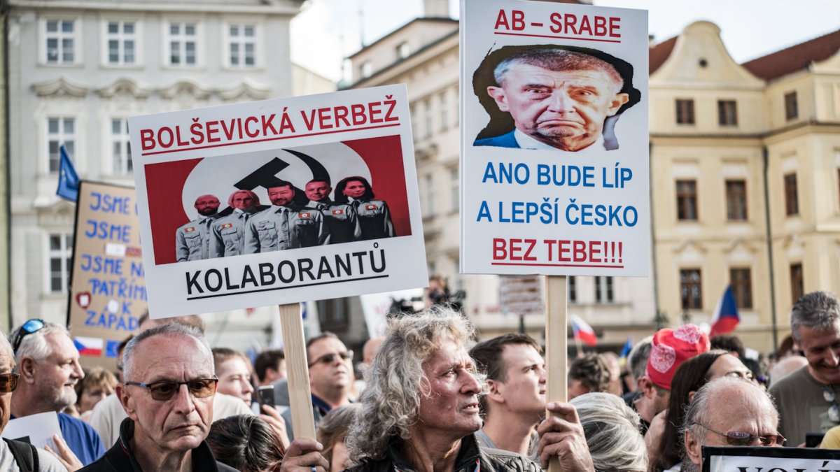 Na Staroměstském náměstí proběhla demonstrace Zabraňme vládě extremistů. (28.9.2025)