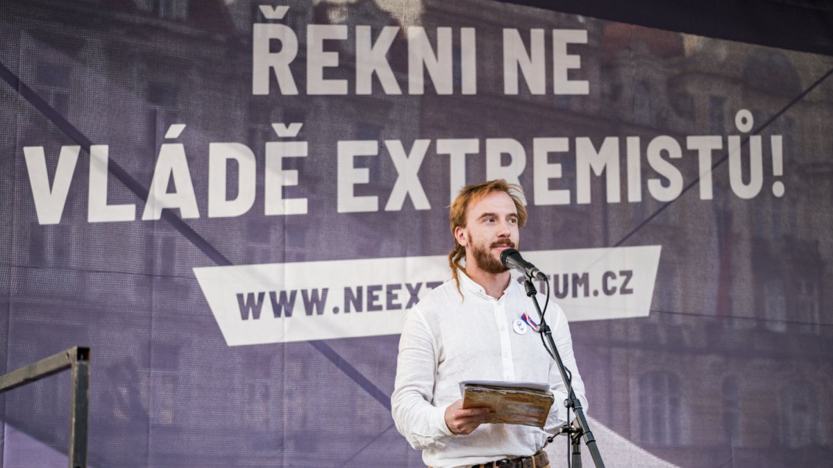 Na Staroměstském náměstí proběhla demonstrace Zabraňme vládě extremistů. (28.9.2025)