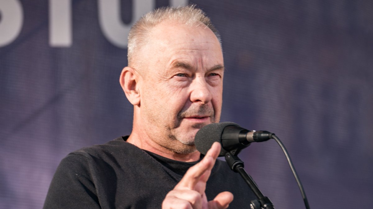 Na Staroměstském náměstí proběhla demonstrace Zabraňme vládě extremistů. (28.9.2025)