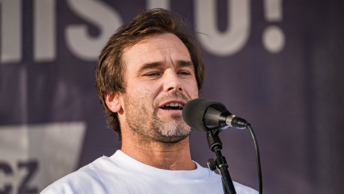 Na Staroměstském náměstí proběhla demonstrace Zabraňme vládě extremistů. (28.9.2025)