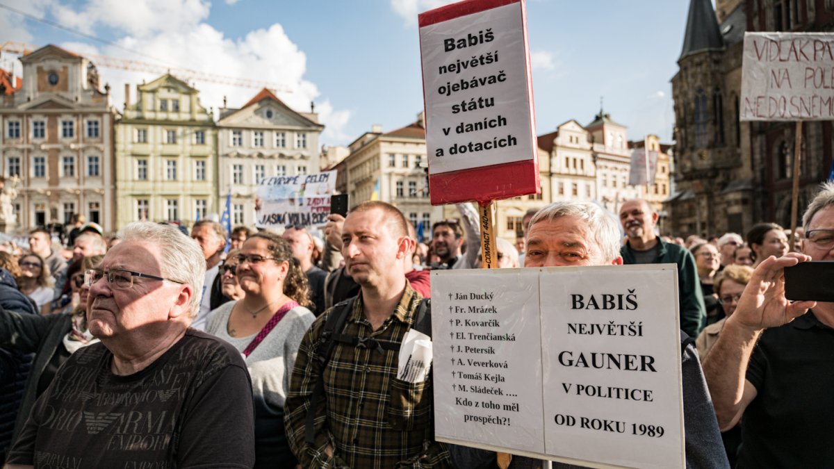 Na Staroměstském náměstí proběhla demonstrace Zabraňme vládě extremistů. (28.9.2025)
