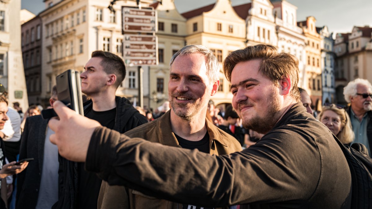 Na Staroměstském náměstí proběhla demonstrace Zabraňme vládě extremistů. (28.9.2025)