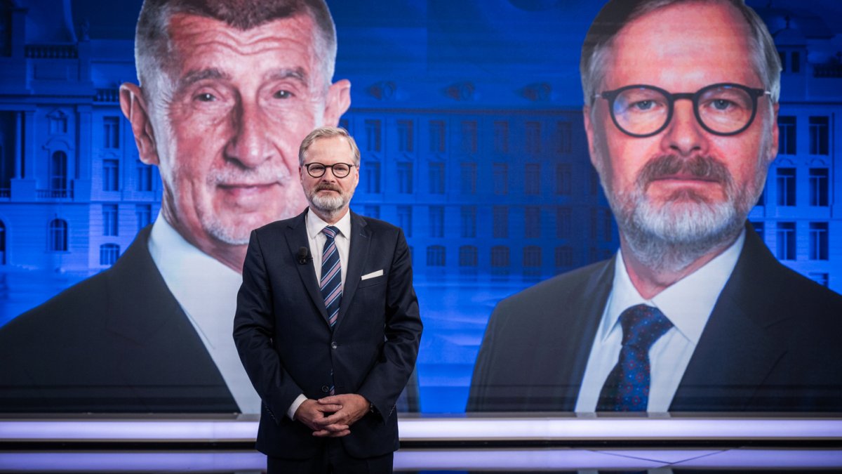 Petr Fiala (ODS) a Andrej Babiš (ANO) se utkali v duelu na CNN Prima News. (1.10.2025)