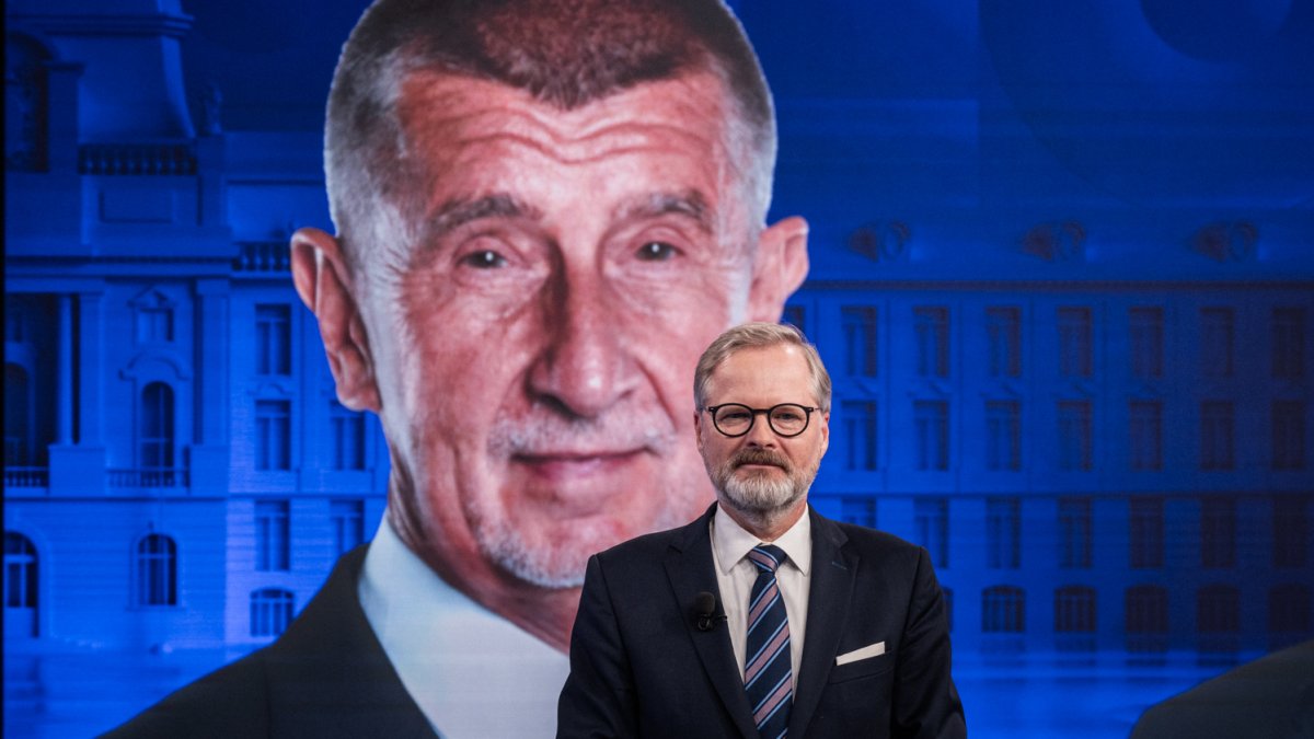 Petr Fiala (ODS) a Andrej Babiš (ANO) se utkali v duelu na CNN Prima News. (1.10.2025)