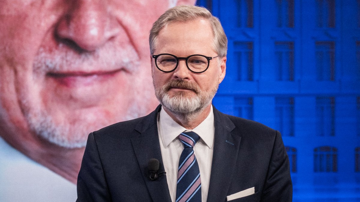 Petr Fiala (ODS) a Andrej Babiš (ANO) se utkali v duelu na CNN Prima News. (1.10.2025)