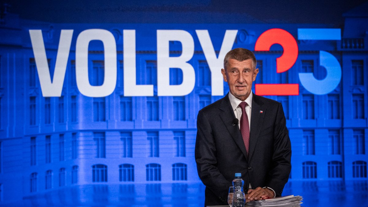 Petr Fiala (ODS) a Andrej Babiš (ANO) se utkali v duelu na CNN Prima News. (1.10.2025)