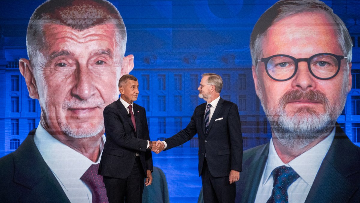 Petr Fiala (ODS) a Andrej Babiš (ANO) se utkali v duelu na CNN Prima News. (1.10.2025)