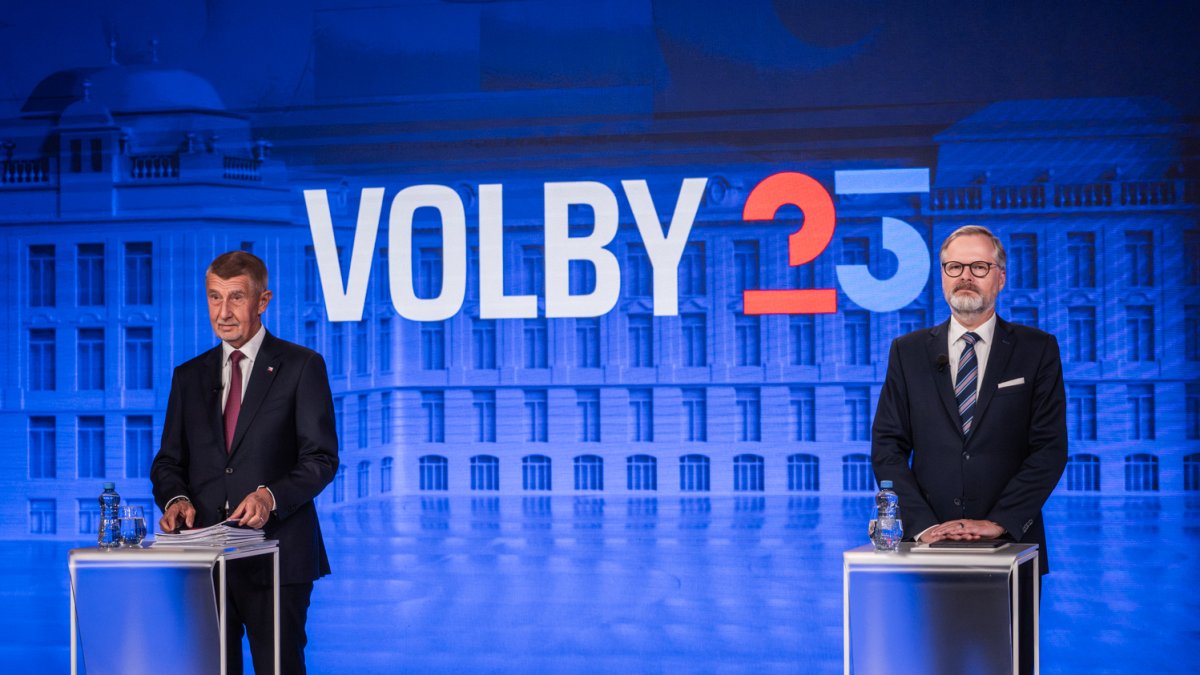 Petr Fiala (ODS) a Andrej Babiš (ANO) se utkali v duelu na CNN Prima News. (1.10.2025)