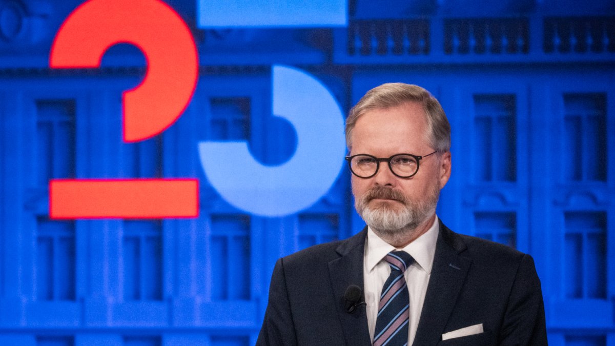 Petr Fiala (ODS) a Andrej Babiš (ANO) se utkali v duelu na CNN Prima News. (1.10.2025)