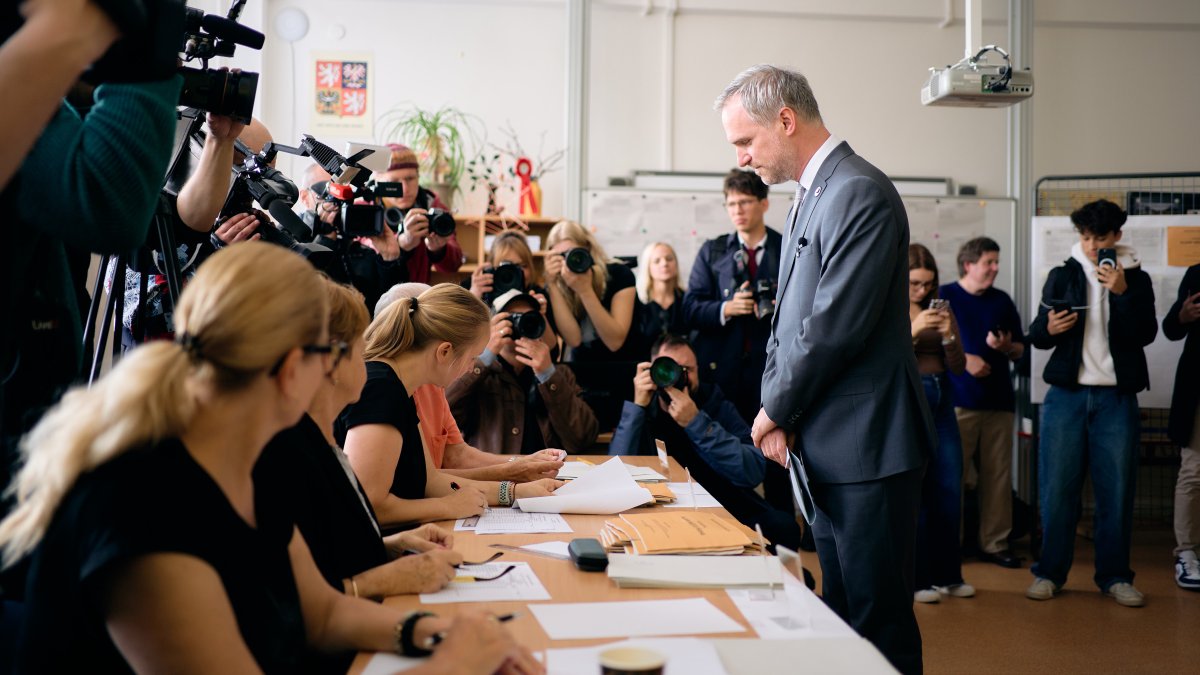 Zdeněk Hřib volí ve volbách do Poslanecké sněmovny