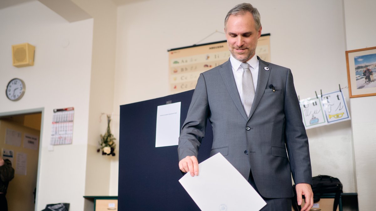 Zdeněk Hřib volí ve volbách do Poslanecké sněmovny