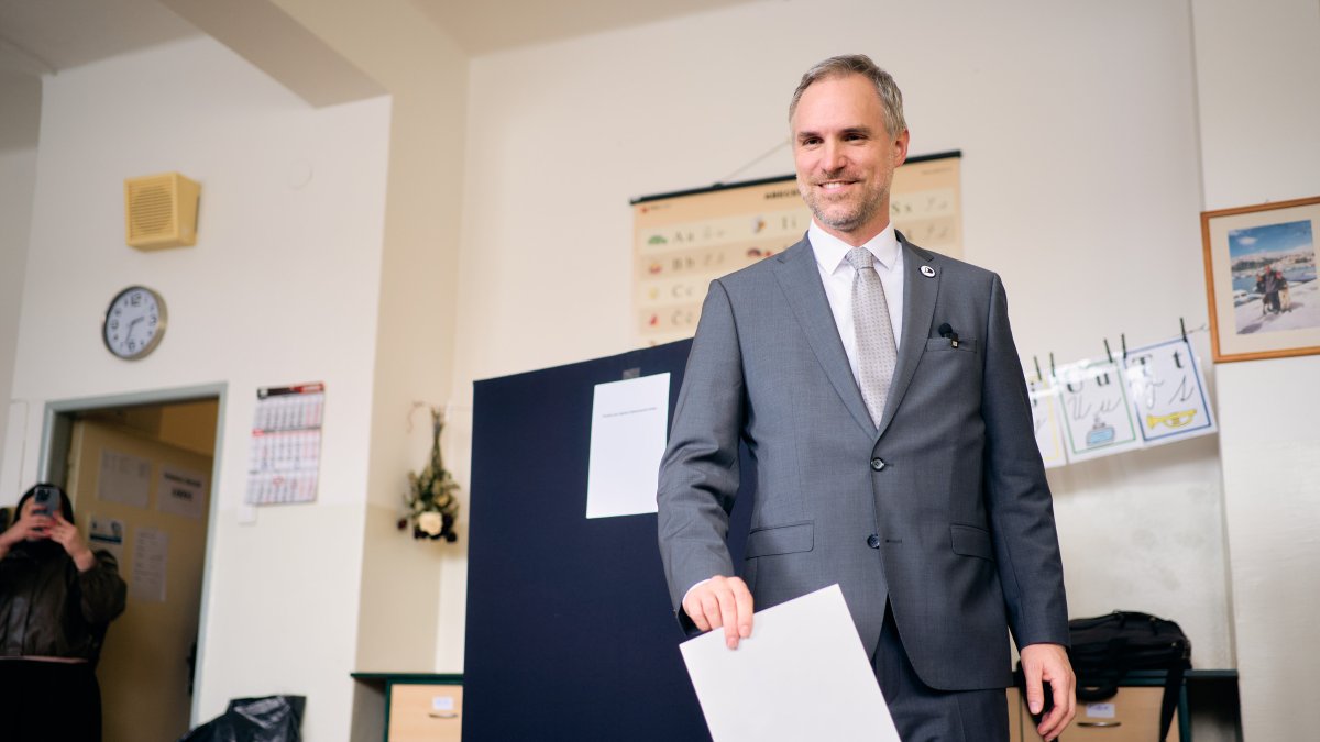 Zdeněk Hřib volí ve volbách do Poslanecké sněmovny