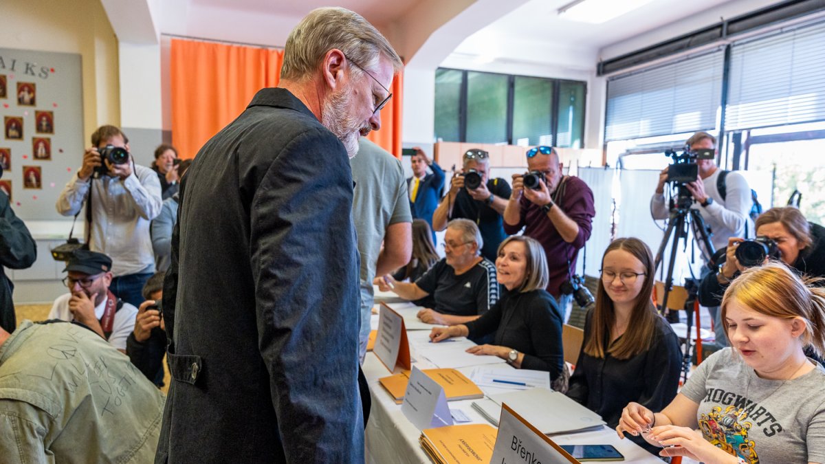 Petr Fiala v Brně odvolil ve sněmovních volbách. (3.10.2025)