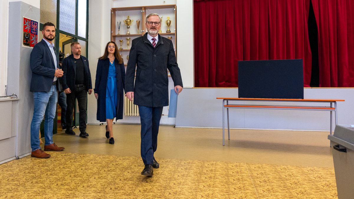 Petr Fiala v Brně odvolil ve sněmovních volbách. (3.10.2025)