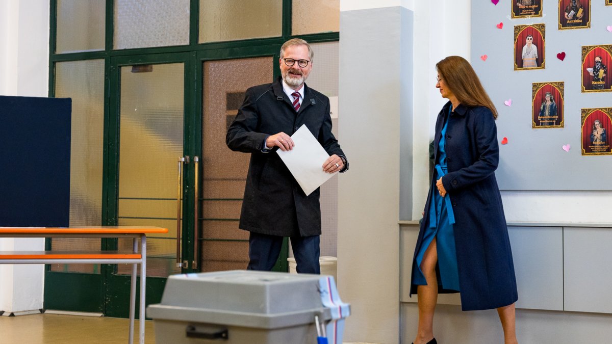 Petr Fiala v Brně odvolil ve sněmovních volbách. (3.10.2025)