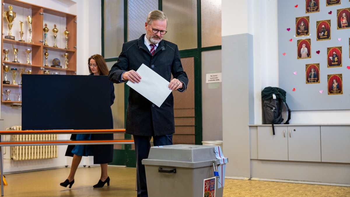 Petr Fiala v Brně odvolil ve sněmovních volbách. (3.10.2025)