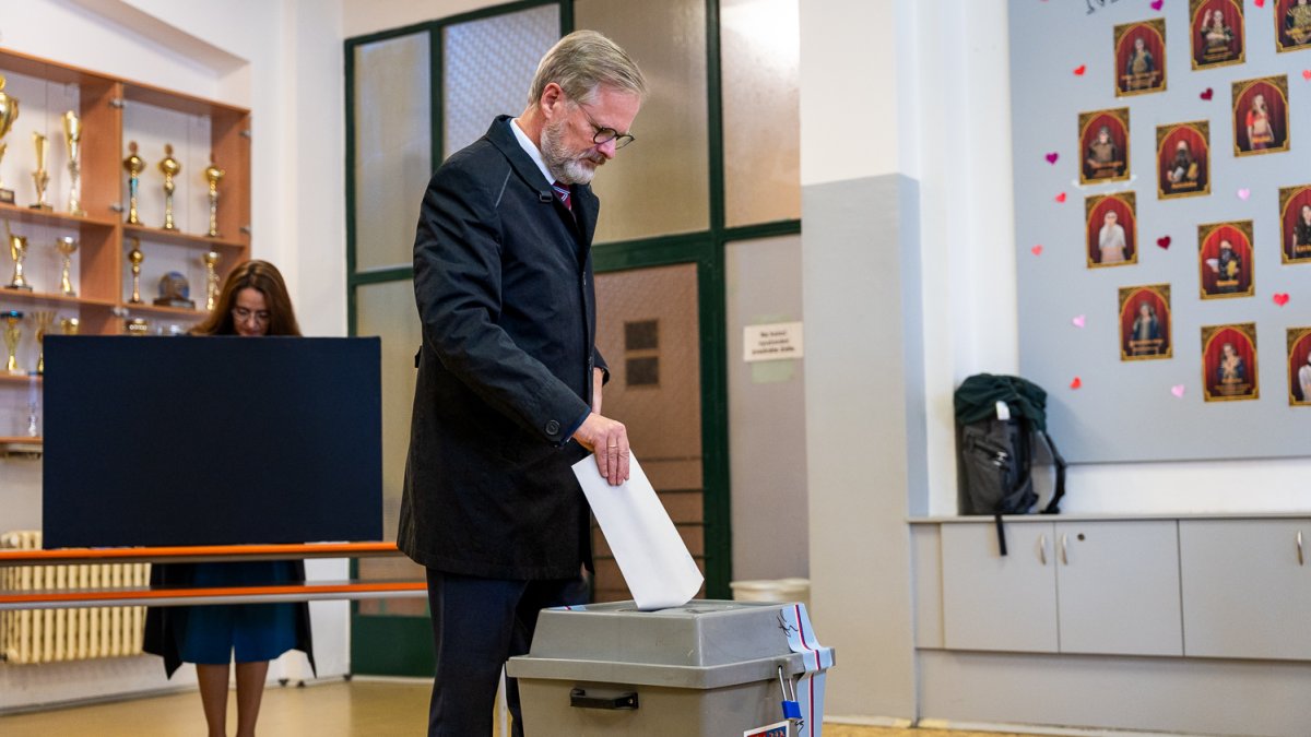 Petr Fiala v Brně odvolil ve sněmovních volbách. (3.10.2025)