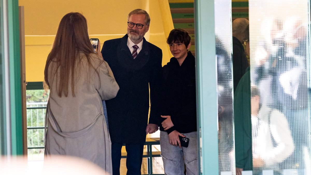 Petr Fiala v Brně odvolil ve sněmovních volbách. (3.10.2025)