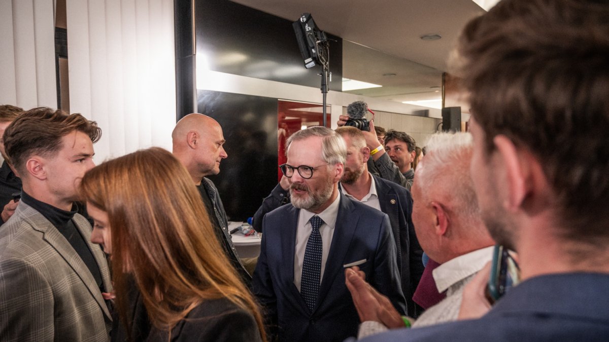 Petr Fiala a zástupci koalice Spolu na tiskové konferenci k výsledkům voleb. (4.10.2025)