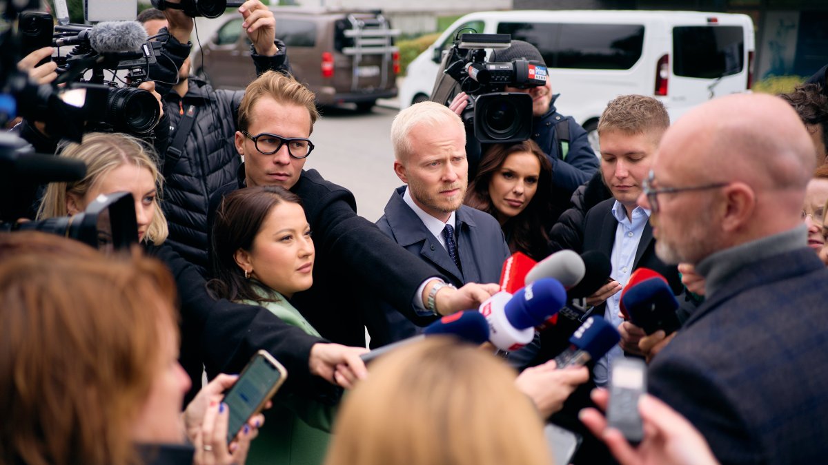 Politici hnutí ANO dorazili do volebního štábu. (4.10.2025)