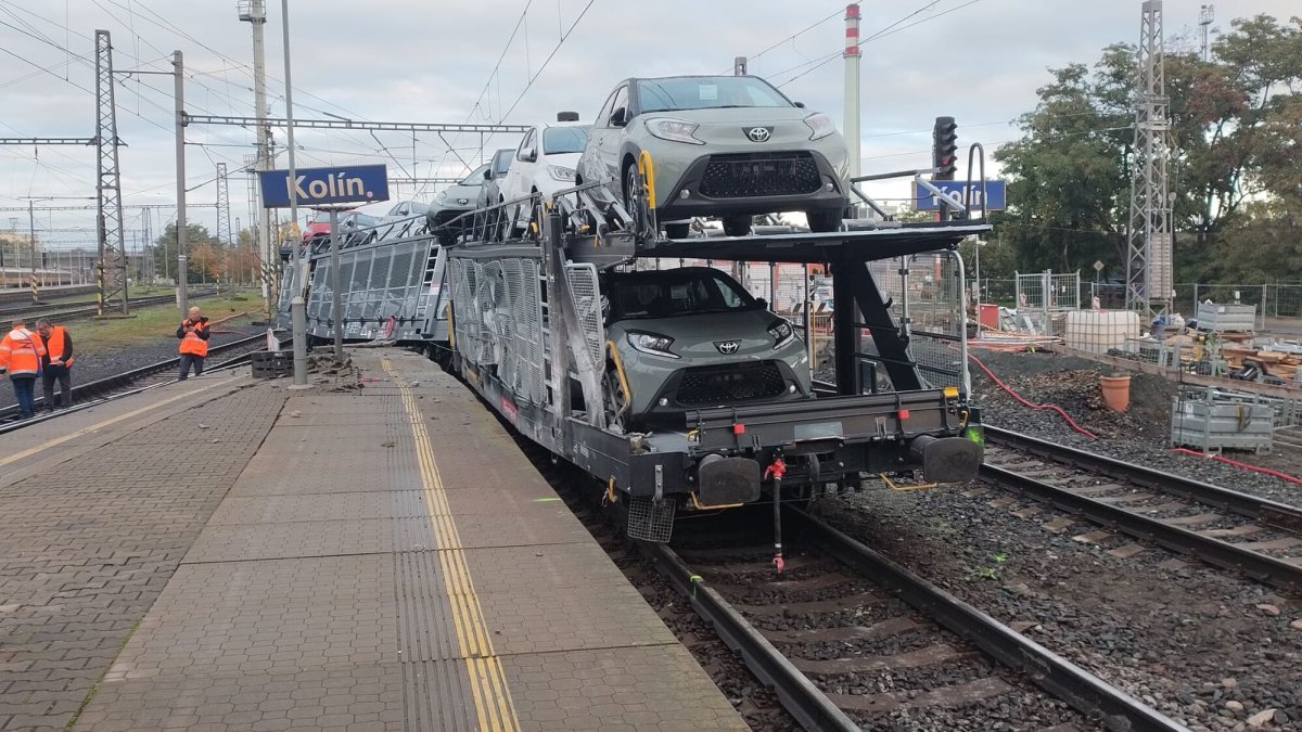 V Kolíně částečně vykolejil nákladní vlak. (15.10.2025)