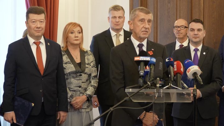 ANO, SPD a Motoristé podepsali koaliční smlouvu. (3.11.2025)