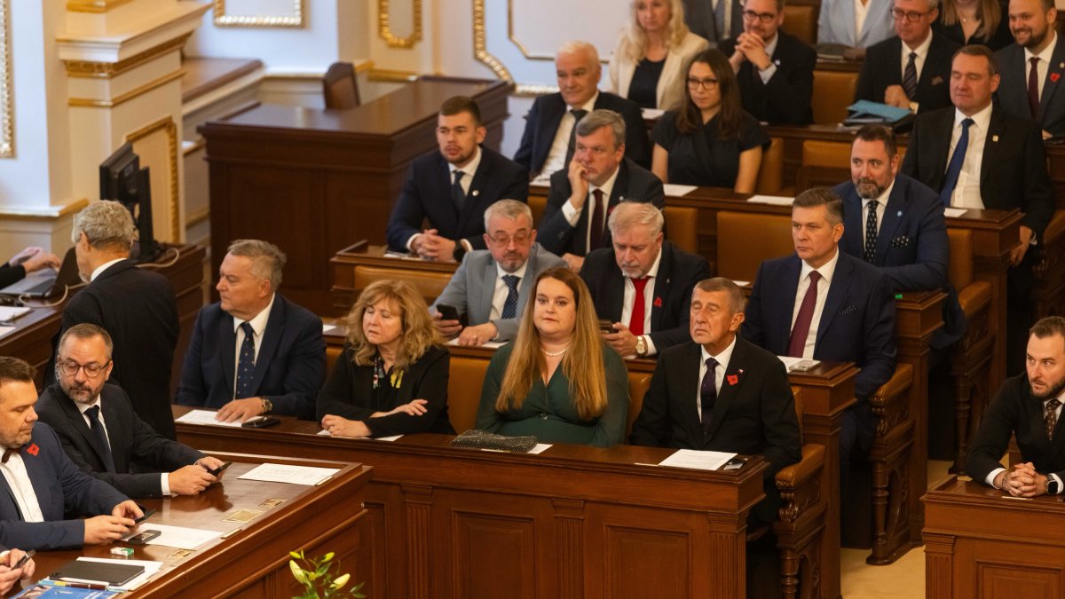 Politici se sešli na ustavující schůzi Poslanecké sněmovny. (3.11.2025)