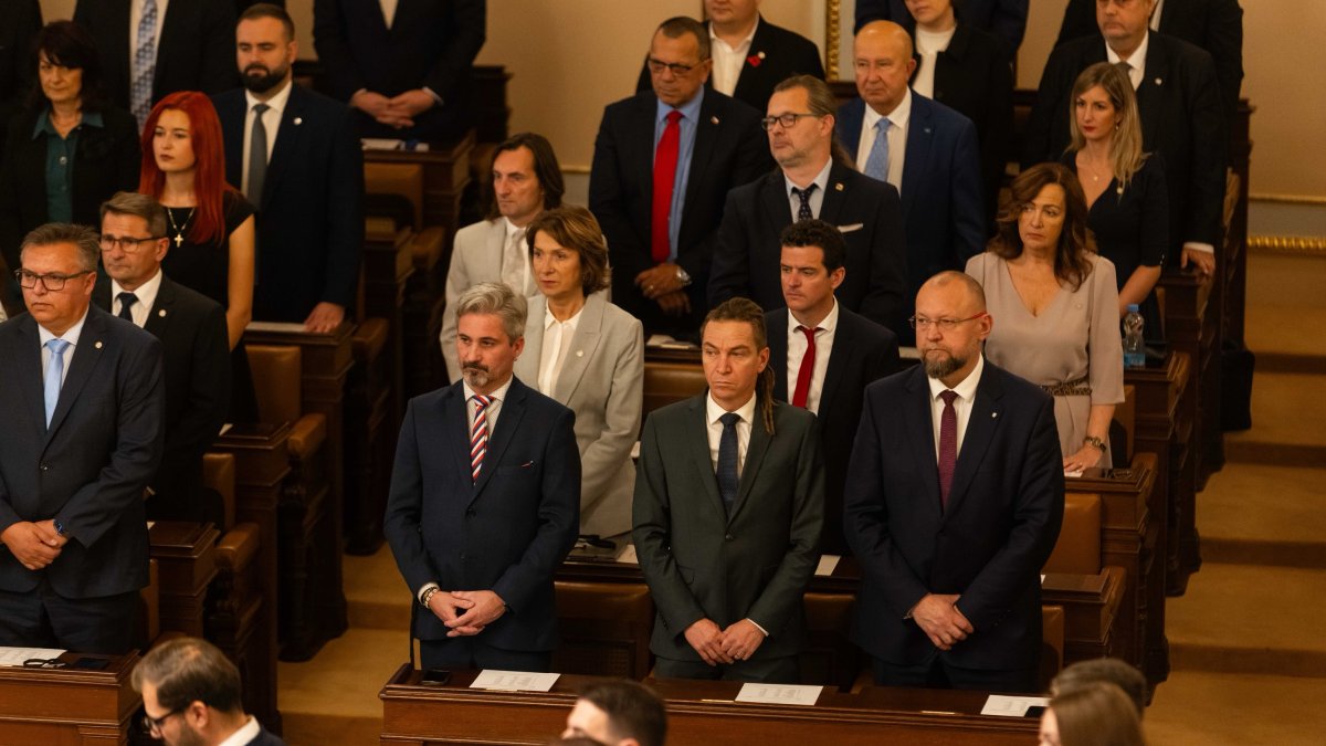 Politici se sešli na ustavující schůzi Poslanecké sněmovny. (3.11.2025)
