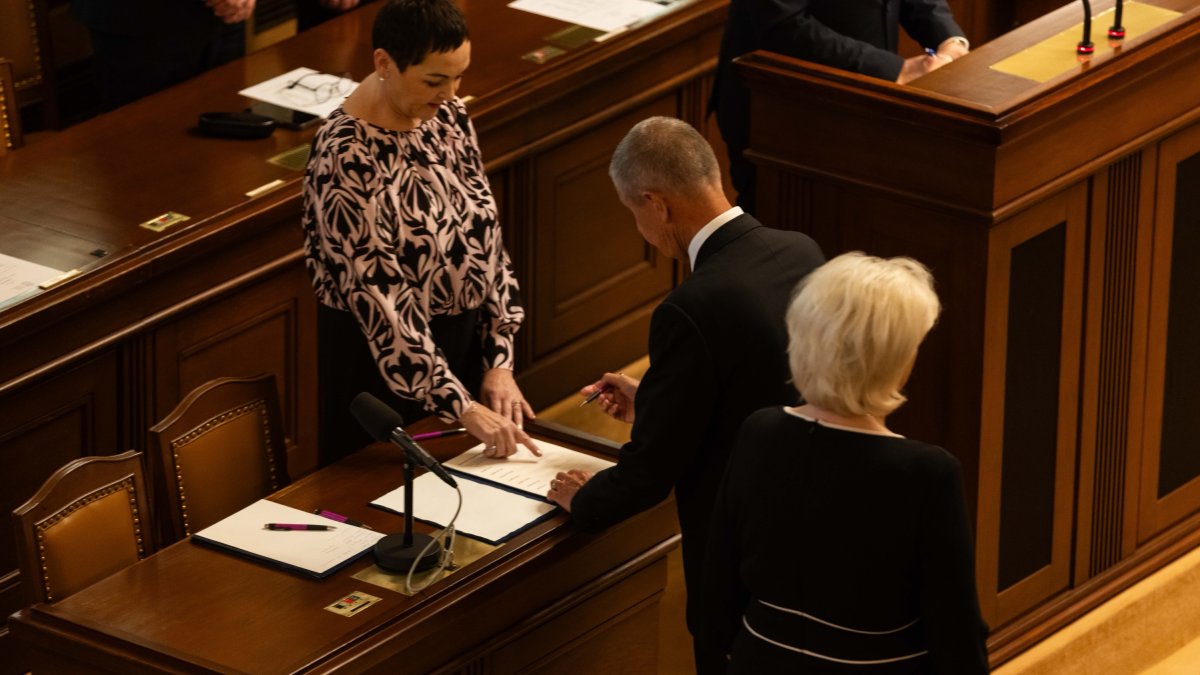 Politici se sešli na ustavující schůzi Poslanecké sněmovny. (3.11.2025)