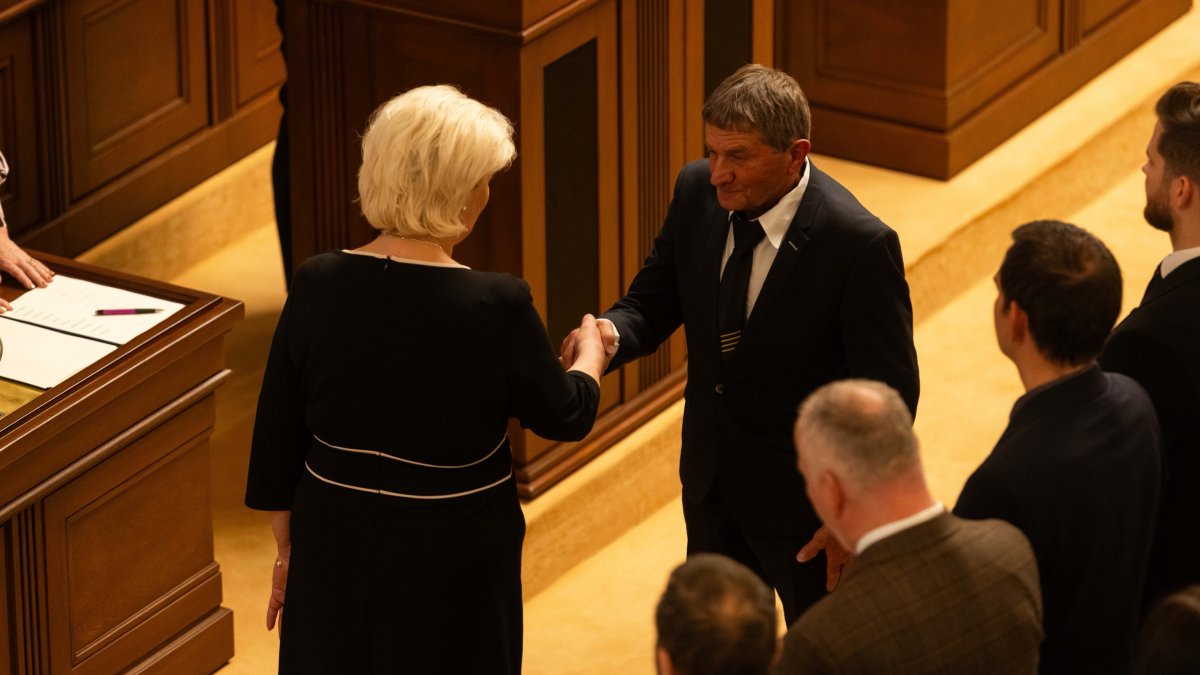 Politici se sešli na ustavující schůzi Poslanecké sněmovny. (3.11.2025)