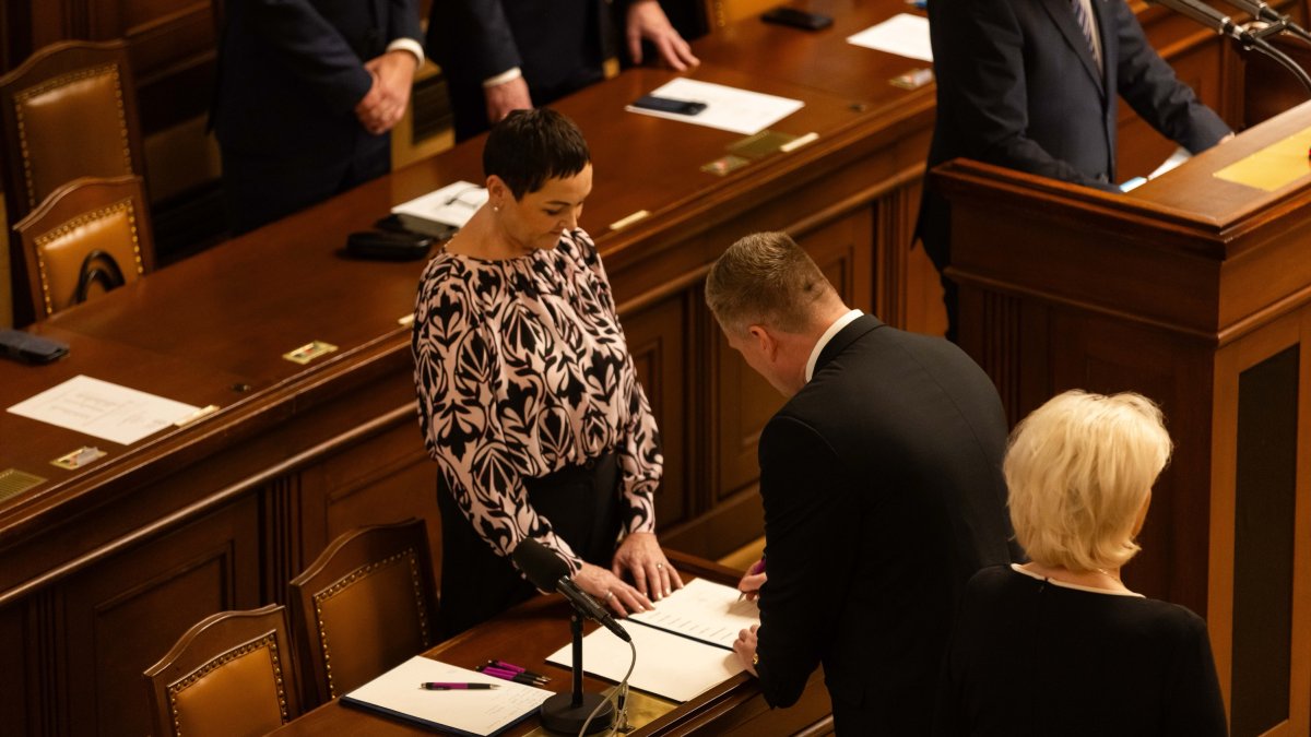 Politici se sešli na ustavující schůzi Poslanecké sněmovny. (3.11.2025)