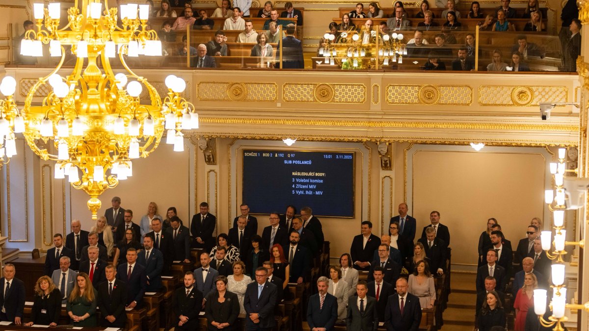 Politici se sešli na ustavující schůzi Poslanecké sněmovny. (3.11.2025)