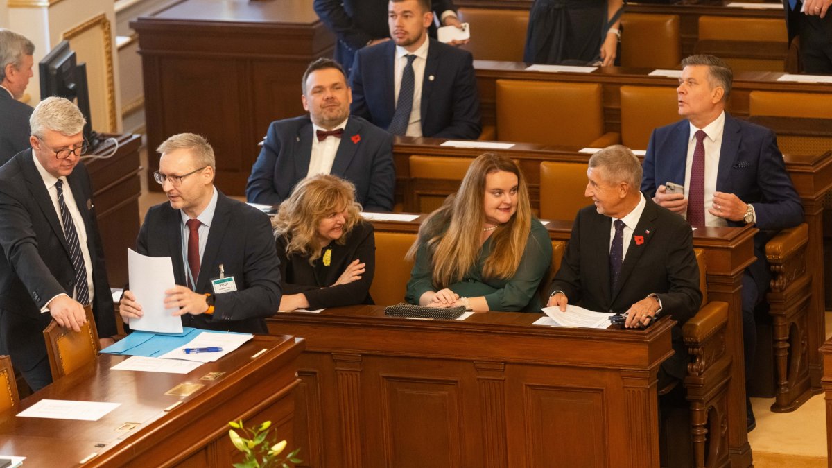 Politici se sešli na ustavující schůzi Poslanecké sněmovny. (3.11.2025)