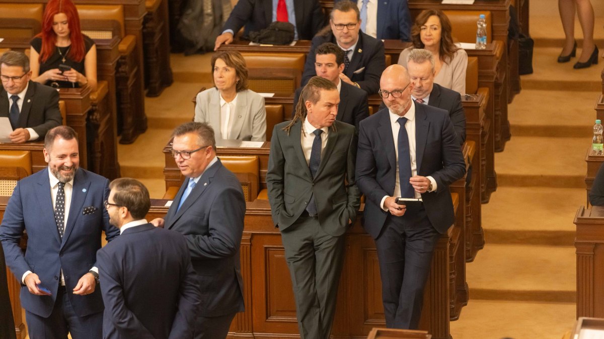 Politici se sešli na ustavující schůzi Poslanecké sněmovny. (3.11.2025)