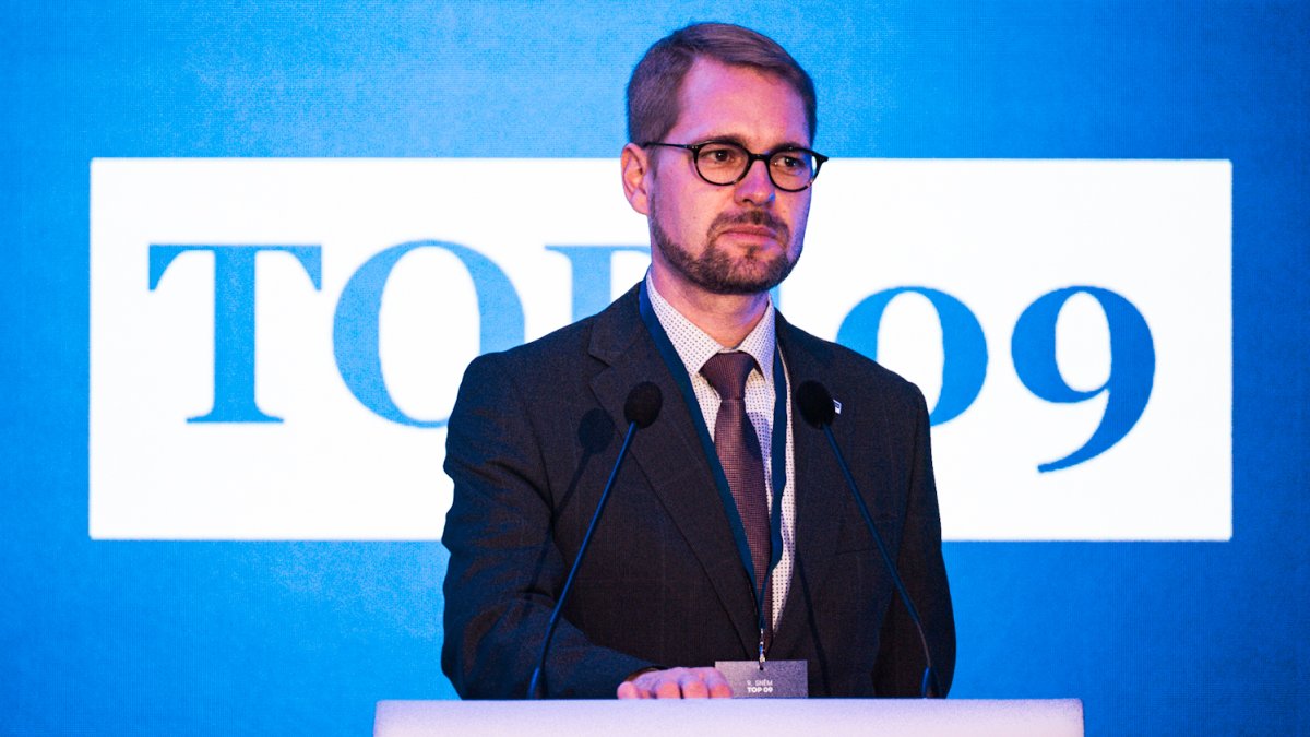 TOP 09 si volí nového předsedu strany. (8.11.2025)