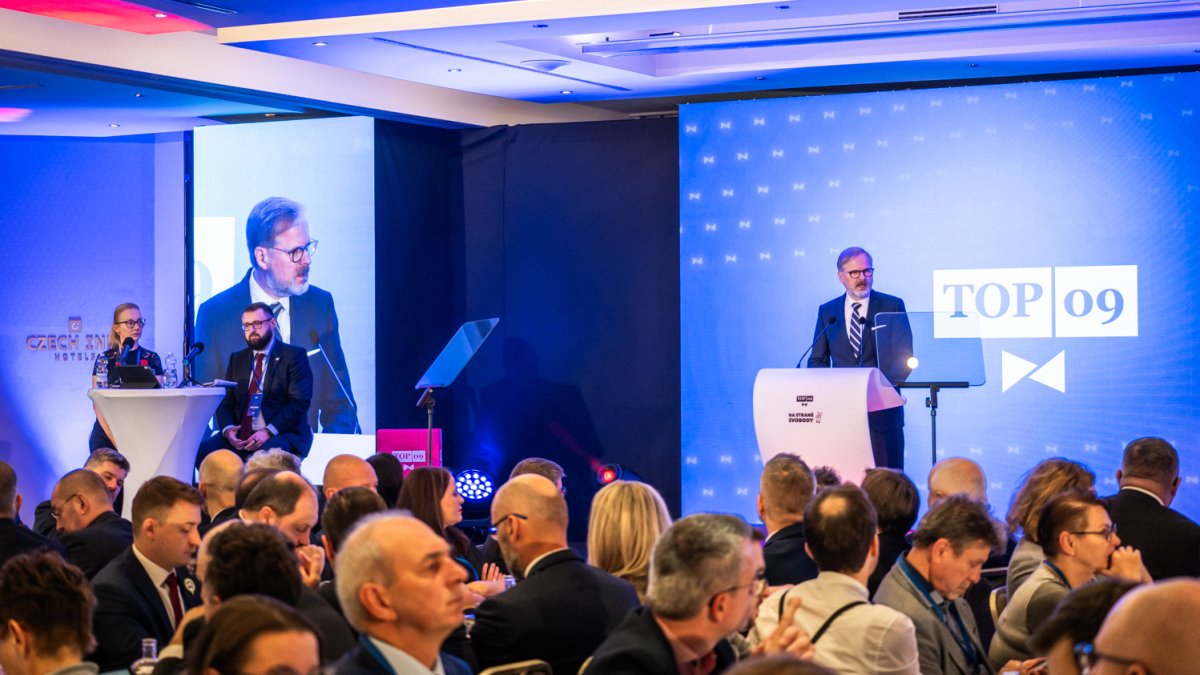 TOP 09 si volí nového předsedu strany. (8.11.2025)