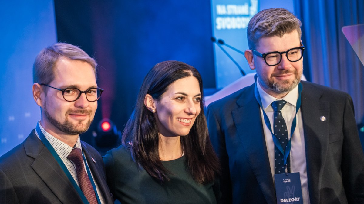 TOP 09 si volí nového předsedu strany. (8.11.2025)